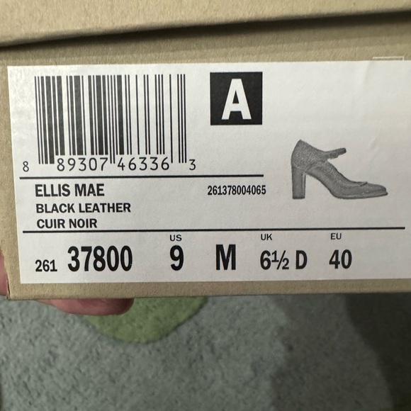 Clarks Black Leather Heels with Tan Accents
Used but good condition 8cm heels - Picture 5 of 8